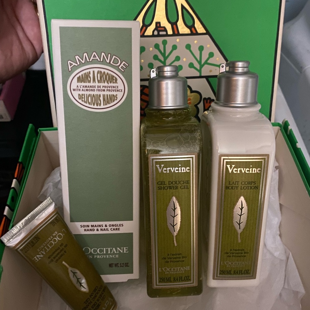 L'Occitane Verbena Shower Gel and Body Lotion Set - Green and Cream